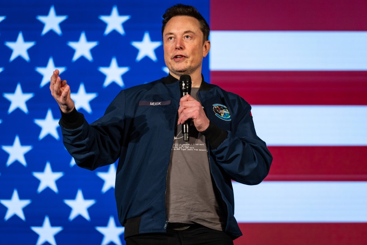 Kisah sukses Elon Musk, yang menduduki posisi kedua dalam daftar orang terkaya